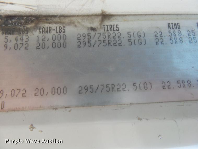 image for item K1113 2000 Freightliner FLD11264ST tender truck