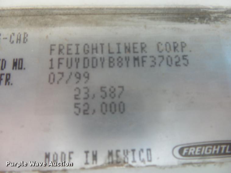 image for item K1113 2000 Freightliner FLD11264ST tender truck