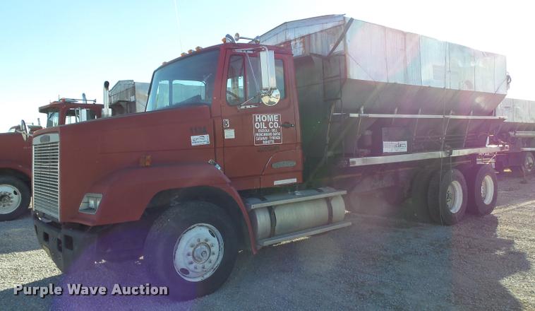 image for item K1114 1990 Freightliner FLC12064T tender truck