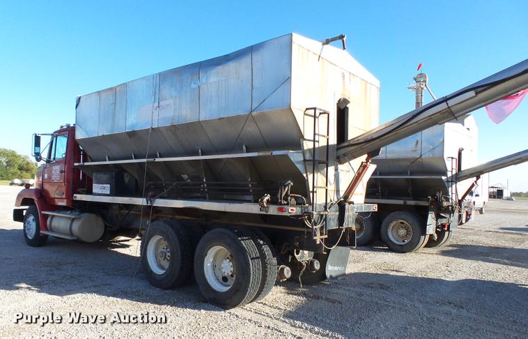 image for item K1114 1990 Freightliner FLC12064T tender truck