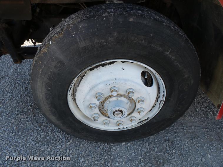 image for item K1114 1990 Freightliner FLC12064T tender truck