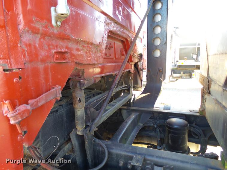 image for item K1114 1990 Freightliner FLC12064T tender truck