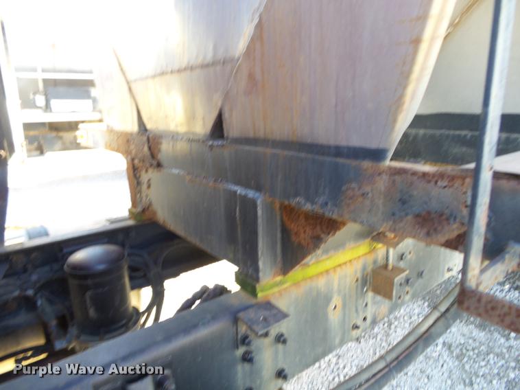 image for item K1114 1990 Freightliner FLC12064T tender truck