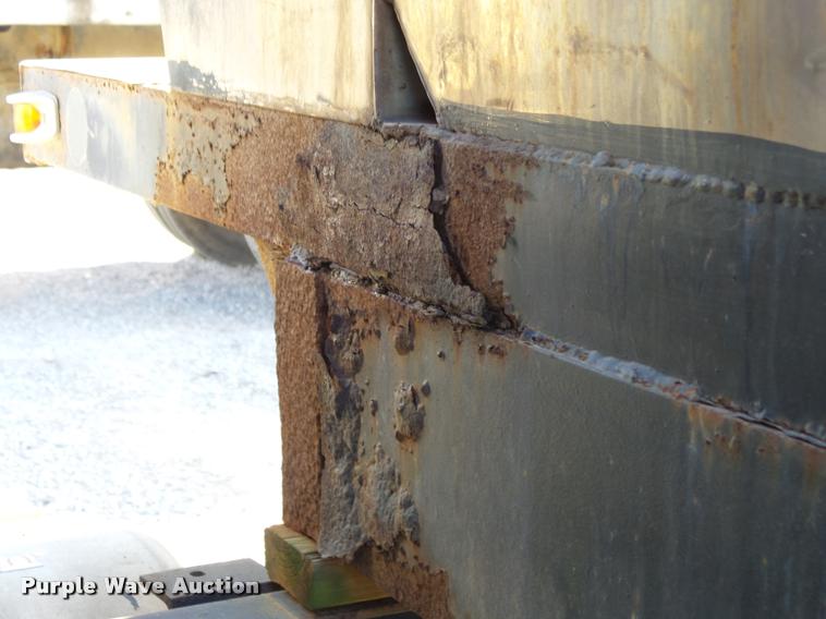 image for item K1114 1990 Freightliner FLC12064T tender truck