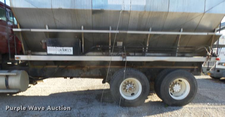 image for item K1114 1990 Freightliner FLC12064T tender truck