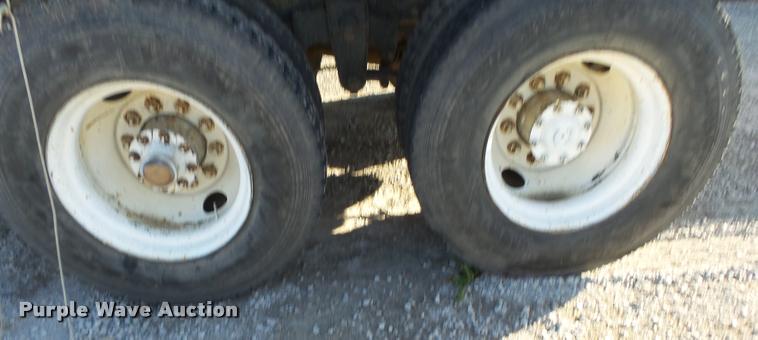 image for item K1114 1990 Freightliner FLC12064T tender truck