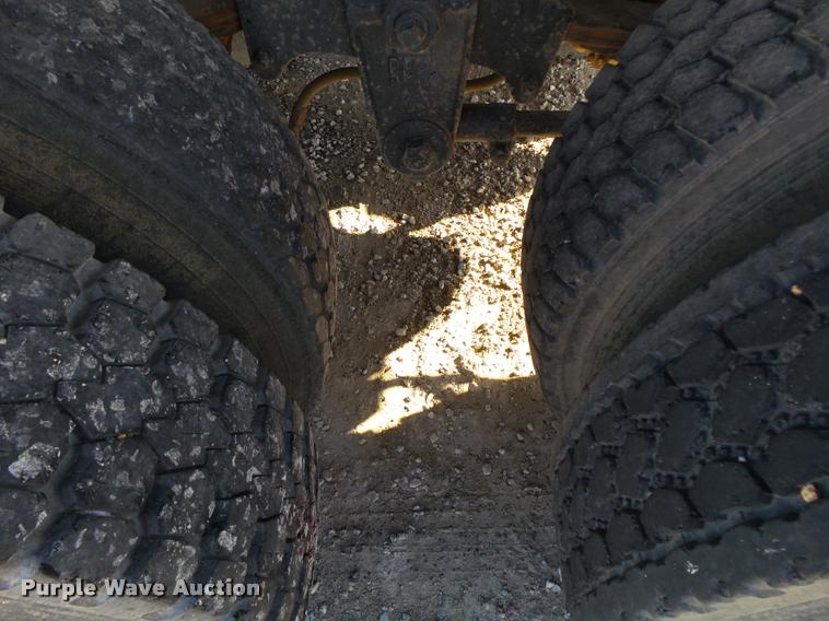 image for item K1114 1990 Freightliner FLC12064T tender truck