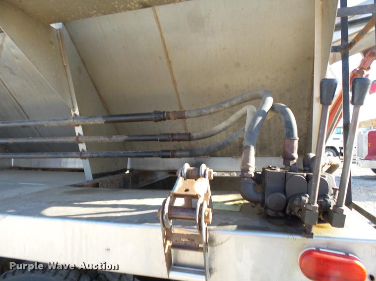 image for item K1114 1990 Freightliner FLC12064T tender truck