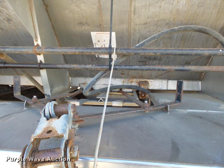 image for item K1114 1990 Freightliner FLC12064T tender truck