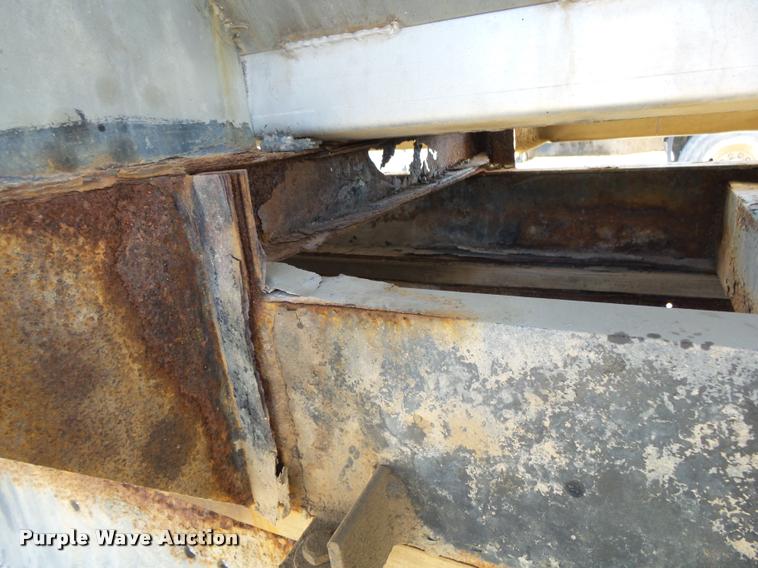 image for item K1114 1990 Freightliner FLC12064T tender truck