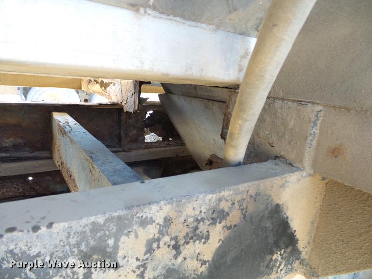 image for item K1114 1990 Freightliner FLC12064T tender truck