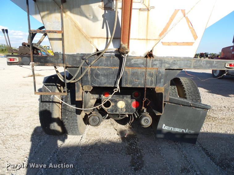 image for item K1114 1990 Freightliner FLC12064T tender truck