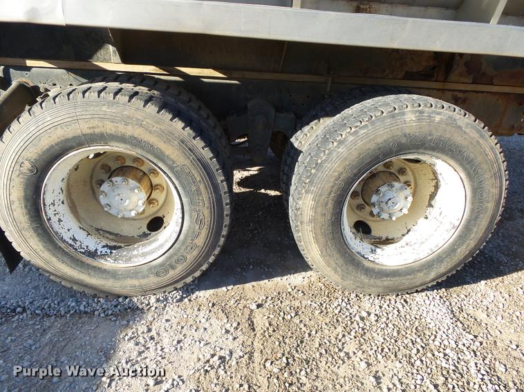 image for item K1114 1990 Freightliner FLC12064T tender truck