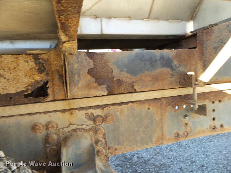 image for item K1114 1990 Freightliner FLC12064T tender truck