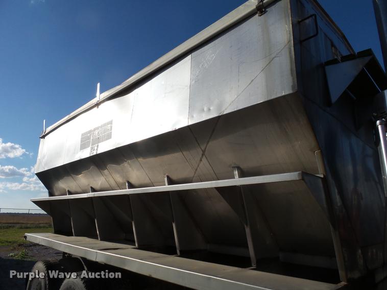 image for item K1114 1990 Freightliner FLC12064T tender truck