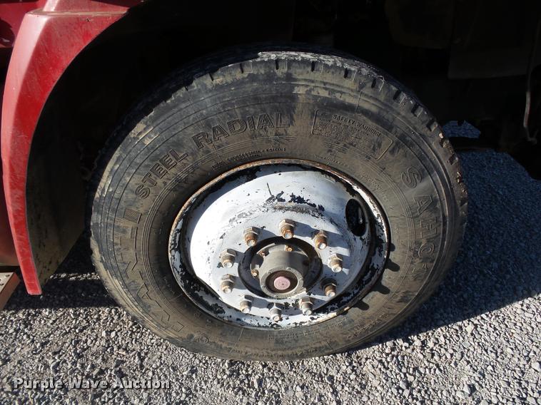 image for item K1114 1990 Freightliner FLC12064T tender truck