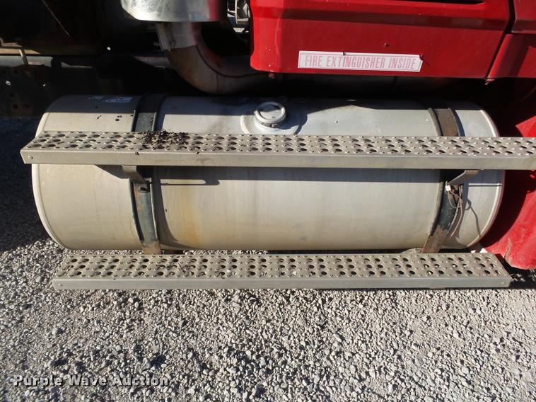 image for item K1114 1990 Freightliner FLC12064T tender truck