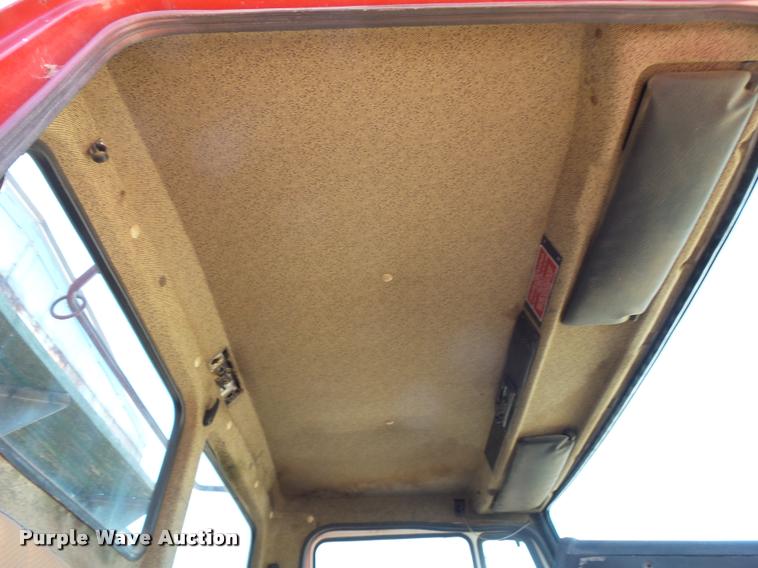 image for item K1114 1990 Freightliner FLC12064T tender truck