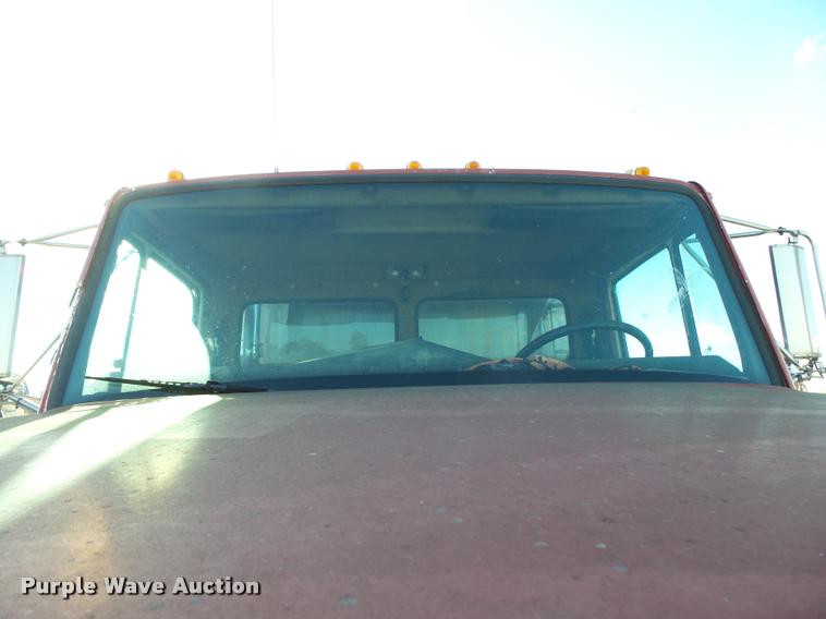 image for item K1114 1990 Freightliner FLC12064T tender truck