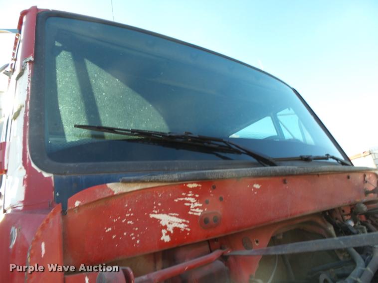 image for item K1114 1990 Freightliner FLC12064T tender truck