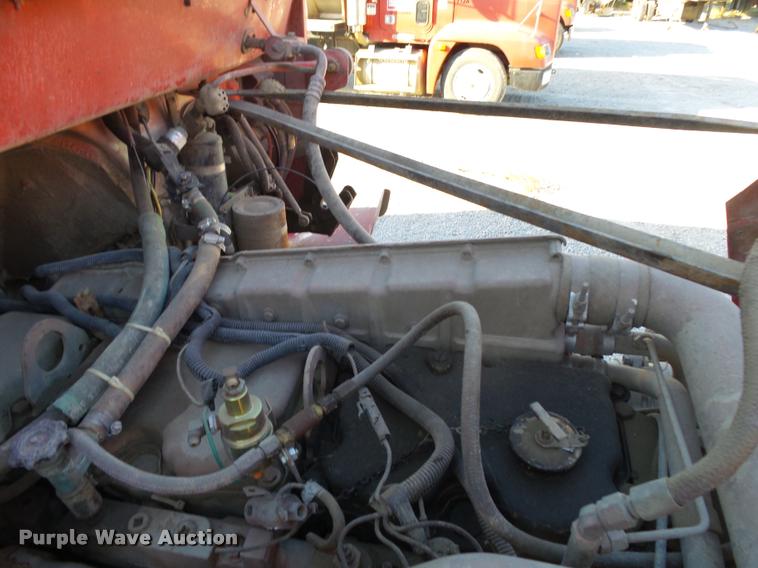 image for item K1114 1990 Freightliner FLC12064T tender truck