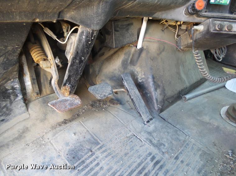 image for item K1114 1990 Freightliner FLC12064T tender truck