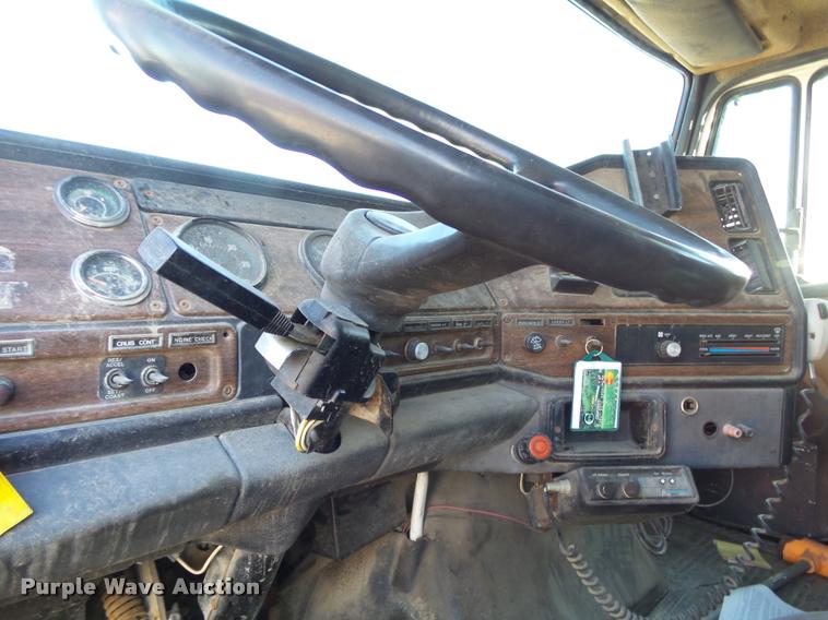 image for item K1114 1990 Freightliner FLC12064T tender truck