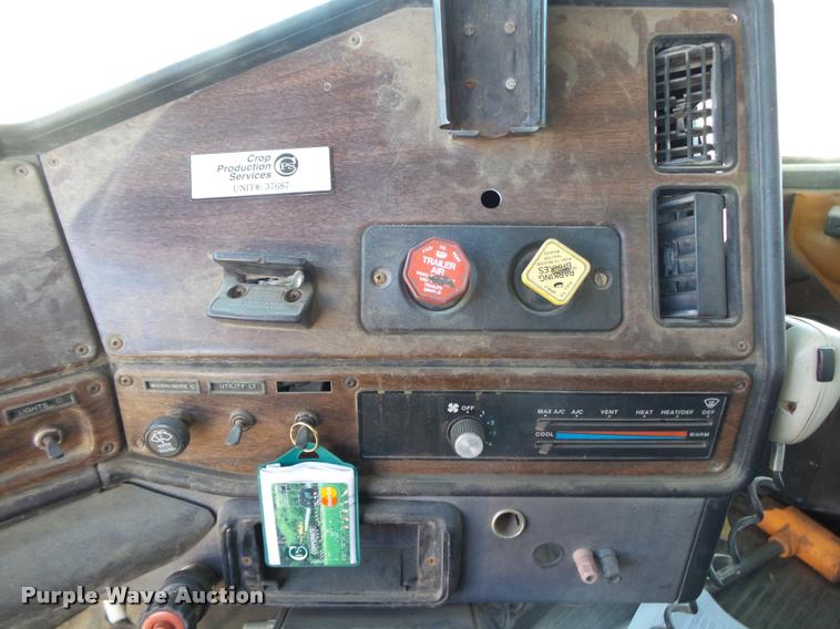 image for item K1114 1990 Freightliner FLC12064T tender truck