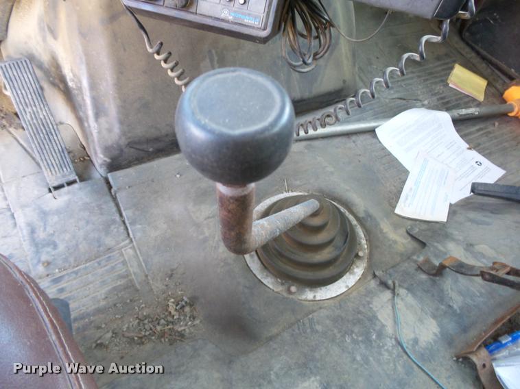 image for item K1114 1990 Freightliner FLC12064T tender truck