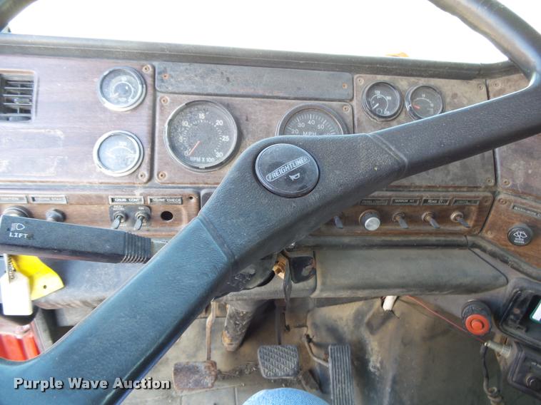 image for item K1114 1990 Freightliner FLC12064T tender truck