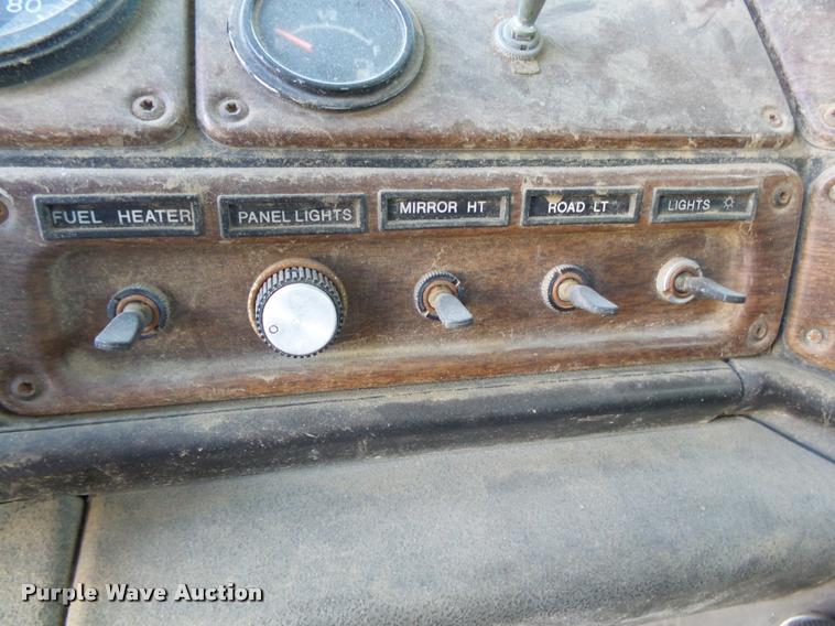 image for item K1114 1990 Freightliner FLC12064T tender truck