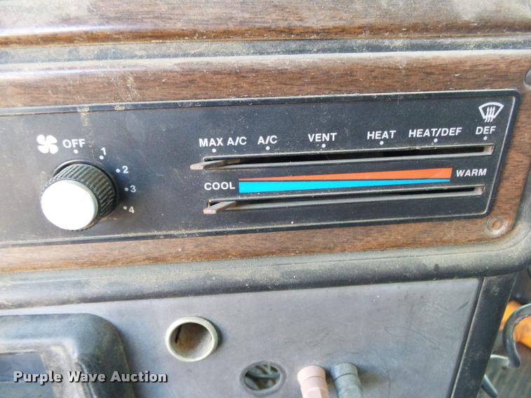 image for item K1114 1990 Freightliner FLC12064T tender truck