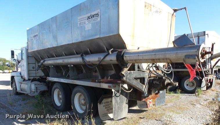 image for item K1115 1999 Freightliner FLD12064T tender truck