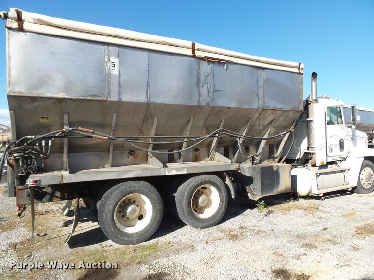 image for item K1115 1999 Freightliner FLD12064T tender truck