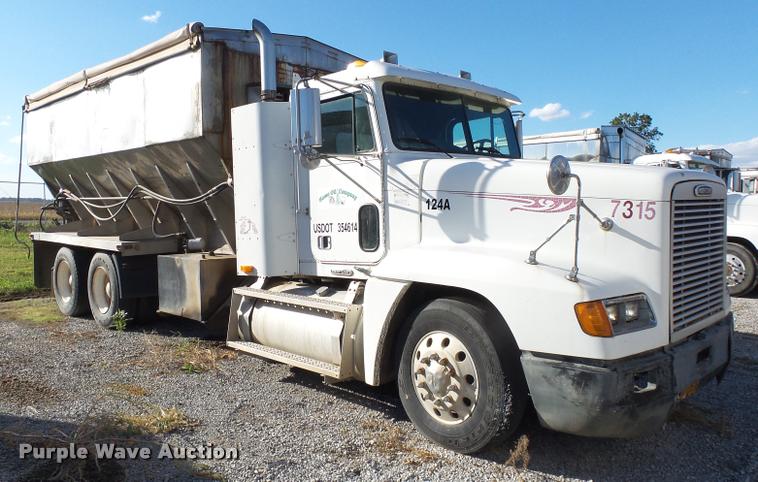 image for item K1115 1999 Freightliner FLD12064T tender truck