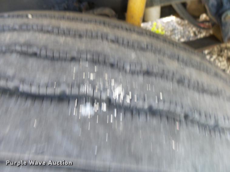 image for item K1115 1999 Freightliner FLD12064T tender truck