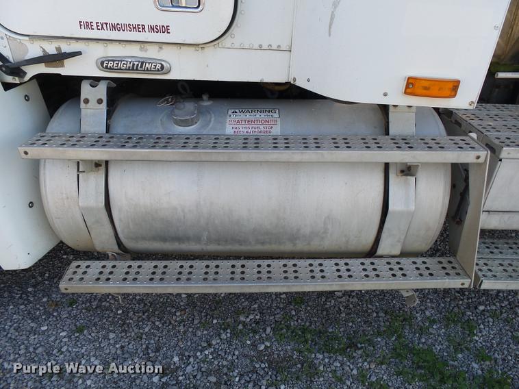 image for item K1115 1999 Freightliner FLD12064T tender truck