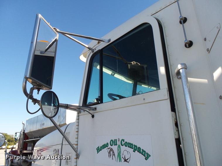 image for item K1115 1999 Freightliner FLD12064T tender truck