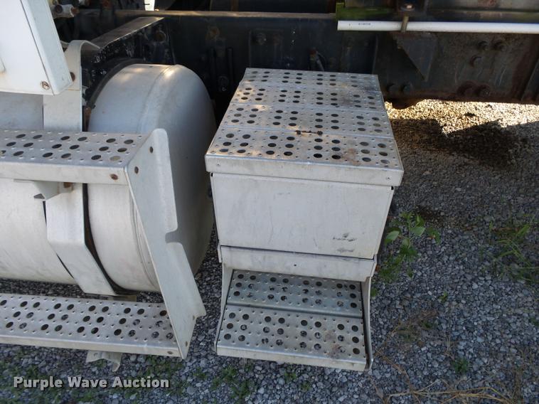 image for item K1115 1999 Freightliner FLD12064T tender truck