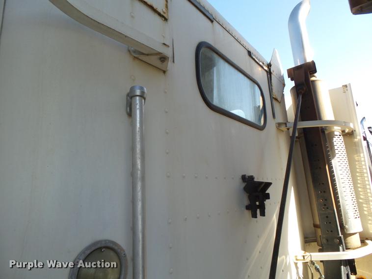 image for item K1115 1999 Freightliner FLD12064T tender truck