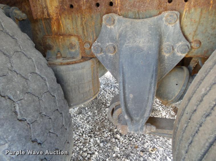 image for item K1115 1999 Freightliner FLD12064T tender truck