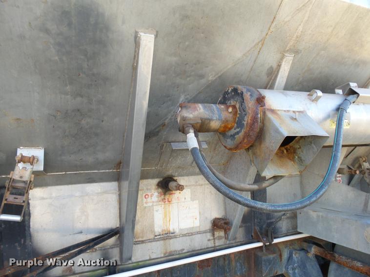 image for item K1115 1999 Freightliner FLD12064T tender truck