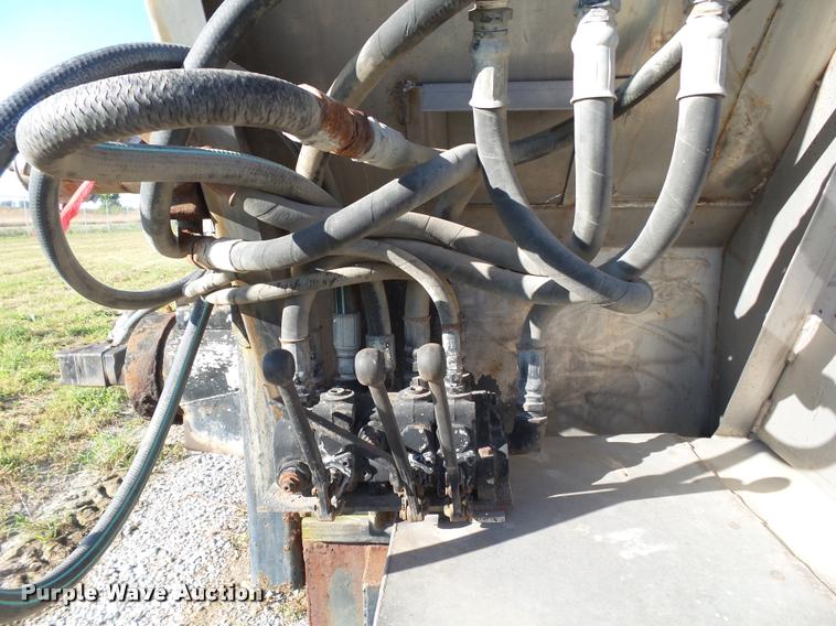 image for item K1115 1999 Freightliner FLD12064T tender truck