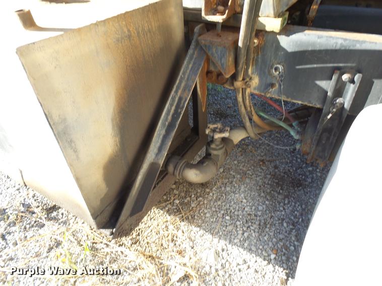 image for item K1115 1999 Freightliner FLD12064T tender truck