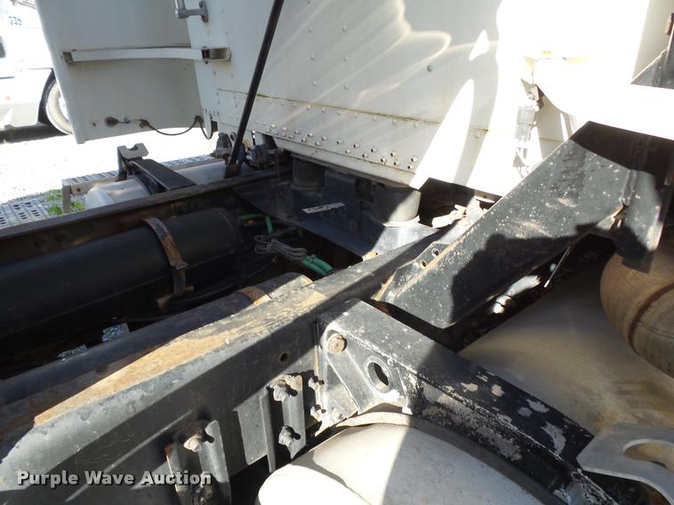 image for item K1115 1999 Freightliner FLD12064T tender truck