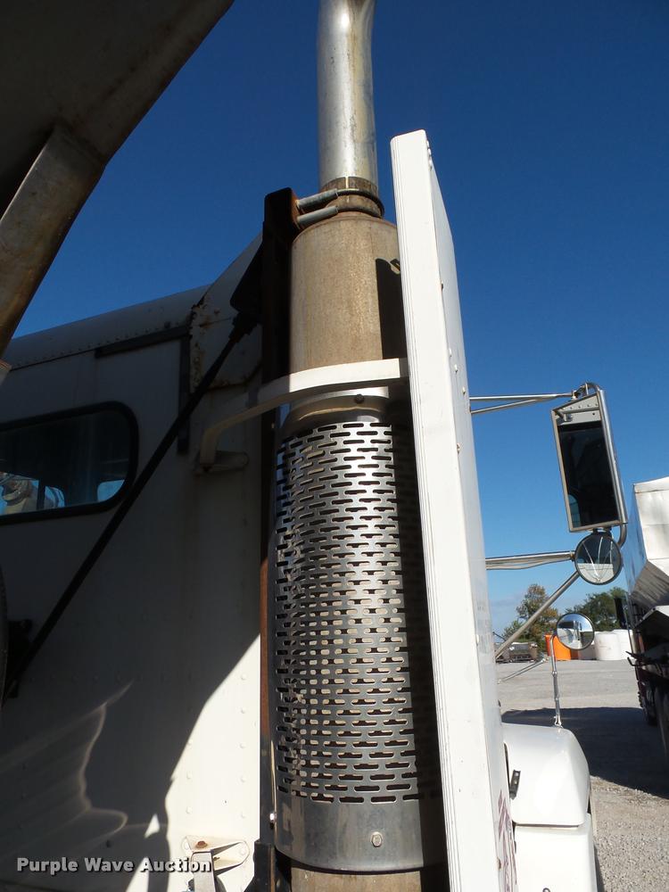 image for item K1115 1999 Freightliner FLD12064T tender truck