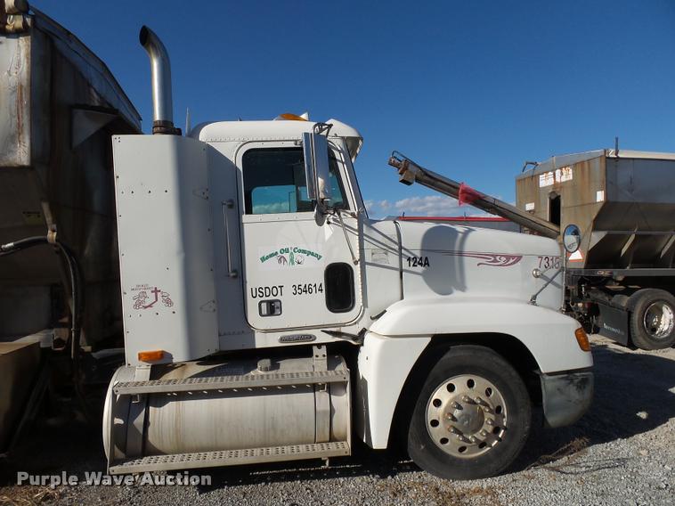 image for item K1115 1999 Freightliner FLD12064T tender truck