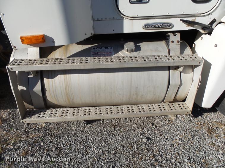 image for item K1115 1999 Freightliner FLD12064T tender truck