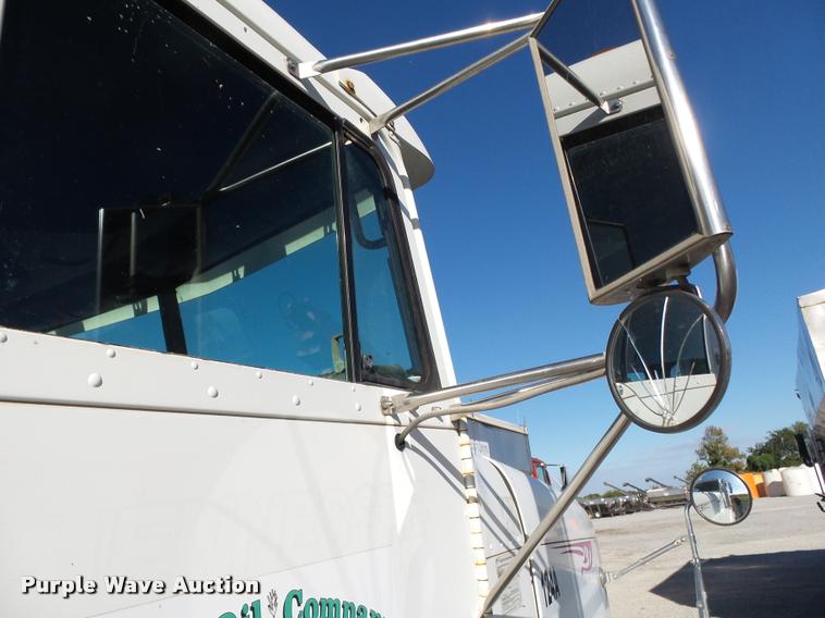 image for item K1115 1999 Freightliner FLD12064T tender truck