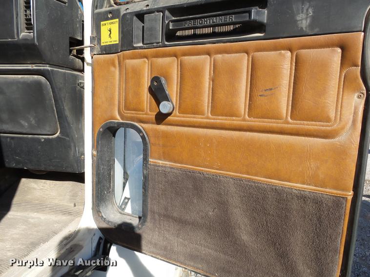 image for item K1115 1999 Freightliner FLD12064T tender truck